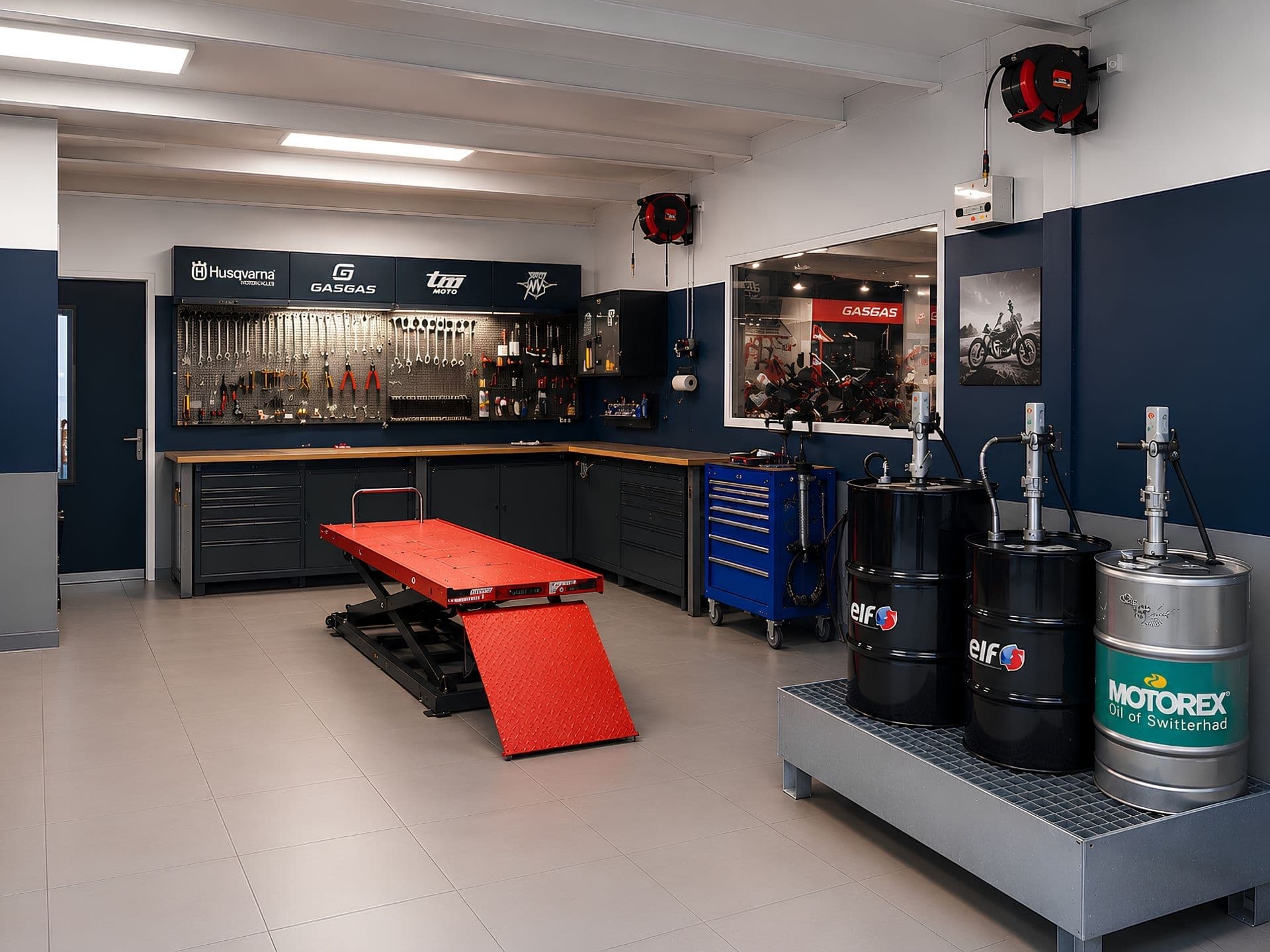 Atelier moto Azur Motos Sport à Fréjus spécialisé dans l’entretien, la réparation et la préparation de motos Husqvarna, GasGas, TM Moto et MV Agusta