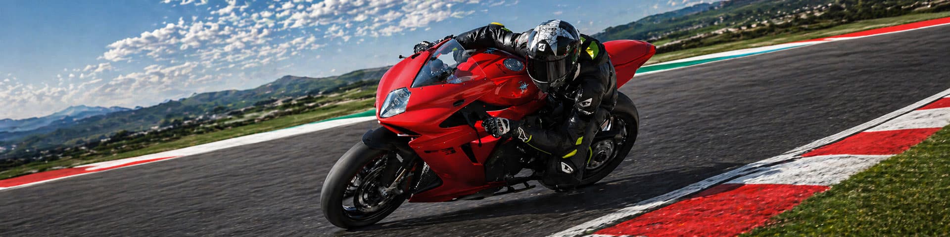mv-agusta-moto-circuit-performance.jpg - Moto MV Agusta en action sur circuit performance et vitesse